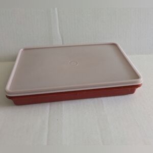Tupperware Paprika Red Deli Meat Cheese Keeper White Sheer Lid. Like New